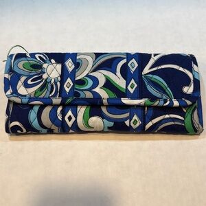 Vera Bradley Crossbody
NWT
Sleek Wallet